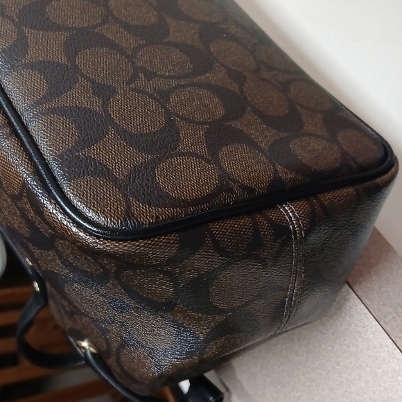 Coach - Picture 2 of 5